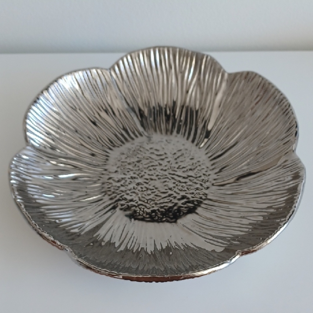 Silver Textured Flower-Shaped Bowl